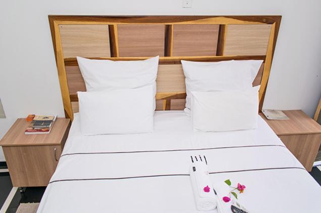 Ekamuti Town Lodge Oniihandi Extérieur photo