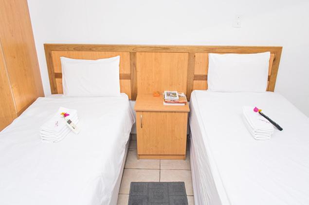 Ekamuti Town Lodge Oniihandi Extérieur photo