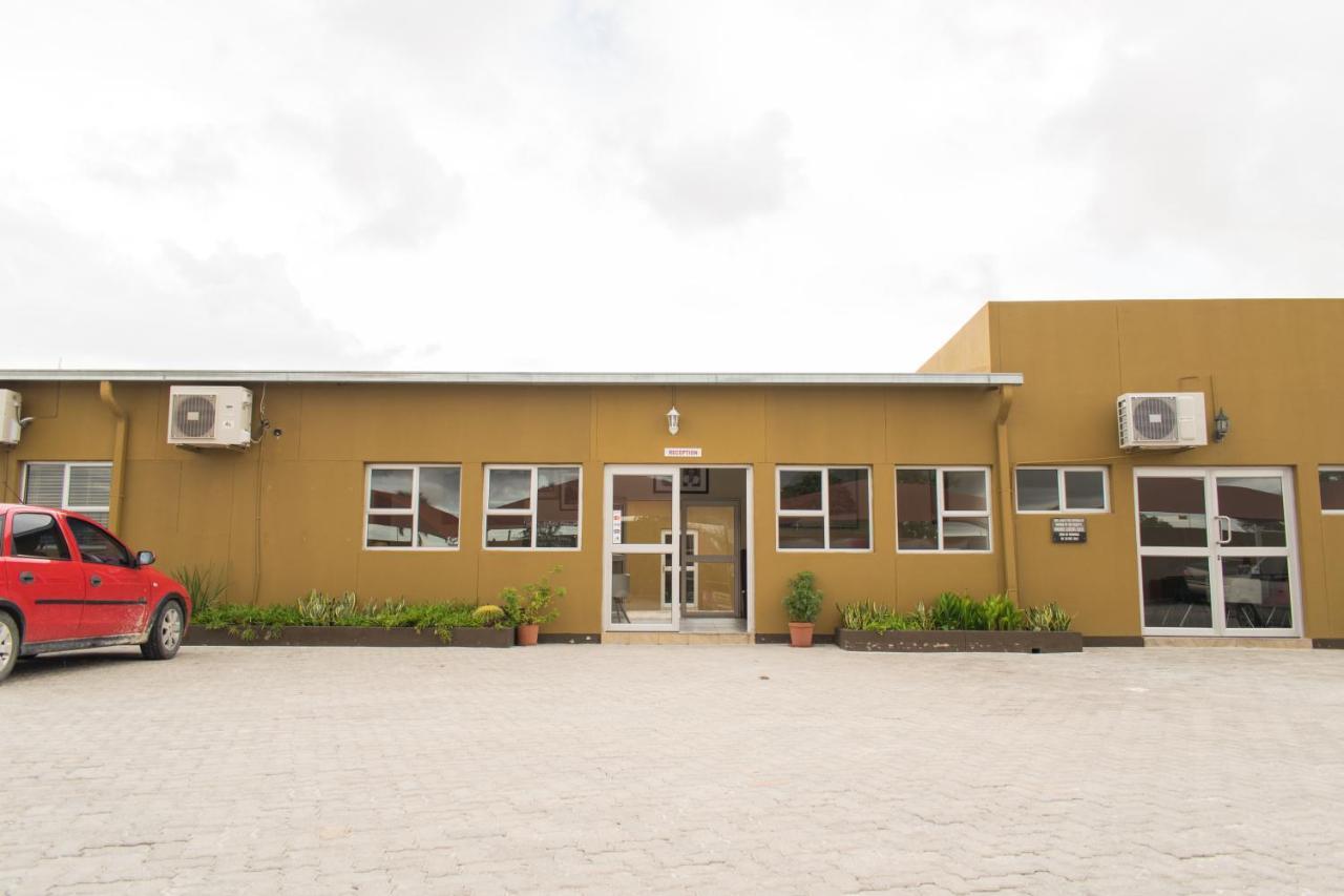 Ekamuti Town Lodge Oniihandi Extérieur photo
